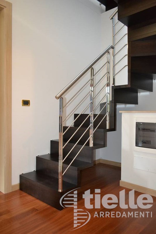  Scala a sbalzo con fissaggio al muro Scale a Giorno