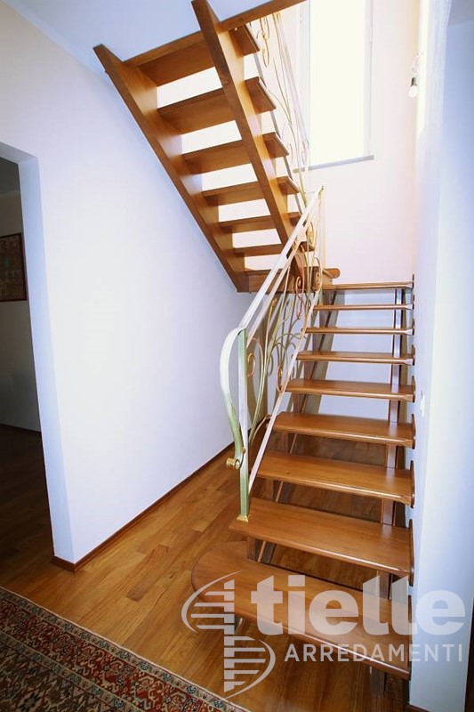 Scala a rampa in legno faggio Scale a Giorno