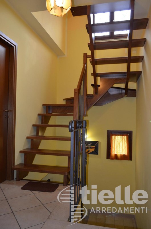 Scala a rampa su misura in legno faggio  Scale a Giorno