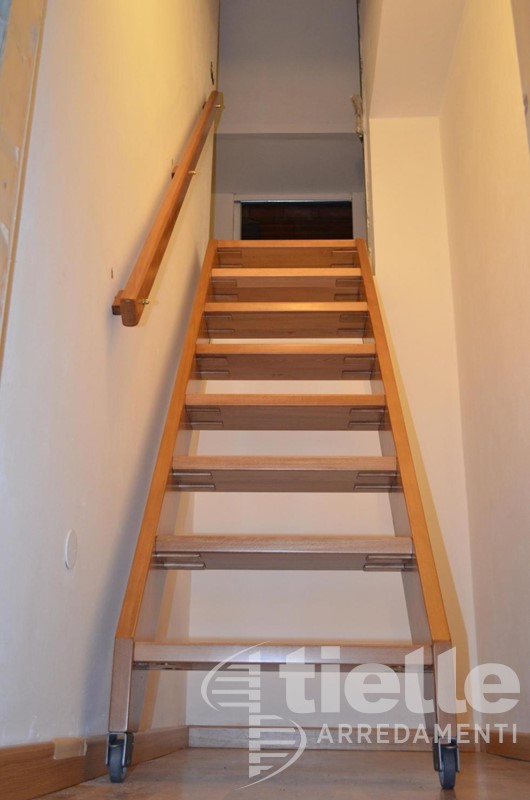 Scala a rampa diritta su ruote Scale a Giorno