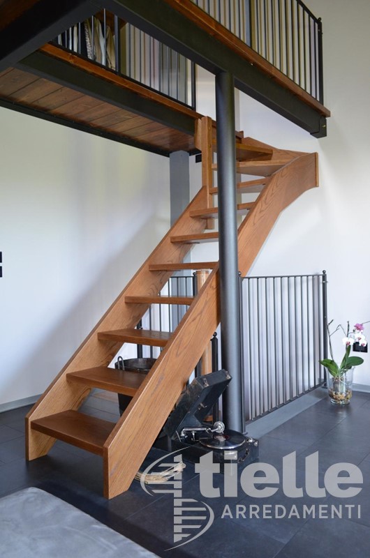 Scala a rampa realizzata su misura in legno  Scale a Giorno