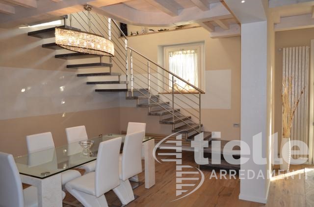 Scala a sbalzo con gradini in legno rovere Scale a Giorno