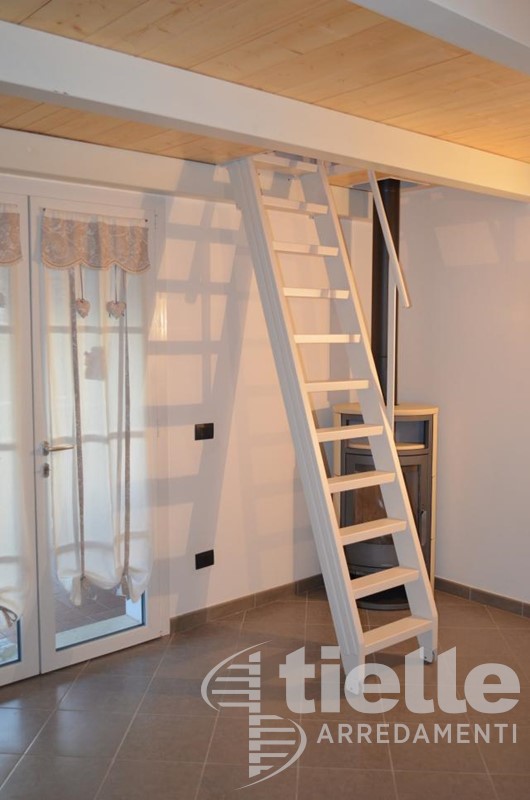 Scala richiudbile costruita in legno Scale a Giorno