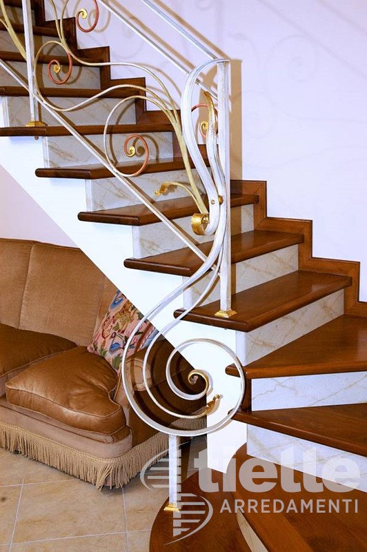 Scala a rampa con struttura rivestita in cartongesso Rivestimenti