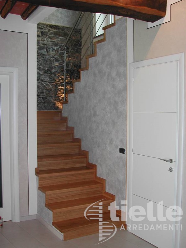 Rivestimento realizzato su misura in legno  Rivestimenti