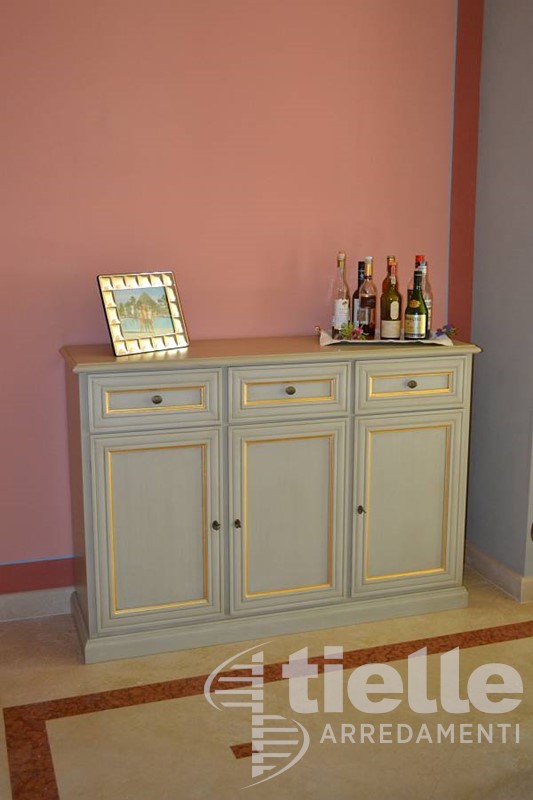 Credenza a tre ante Arredo