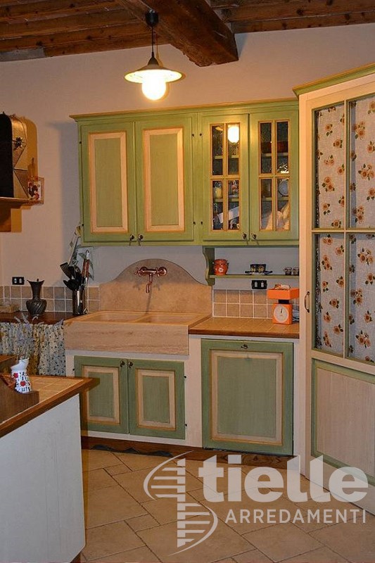 Cucina con struttura quarzata su misura Cucine