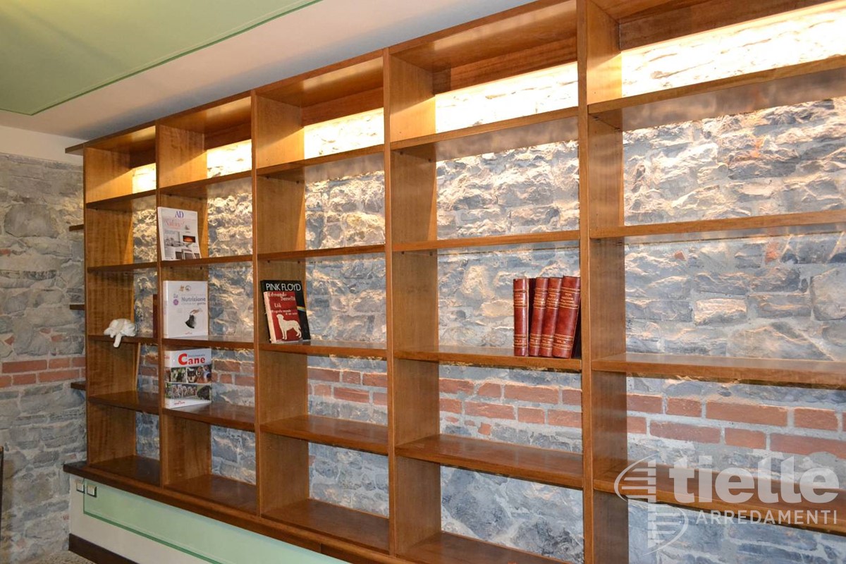 Libreria su misura in noce Arredo