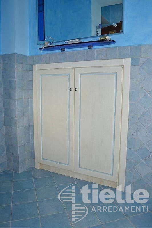 Telaio con ante laccate per bagno Arredo