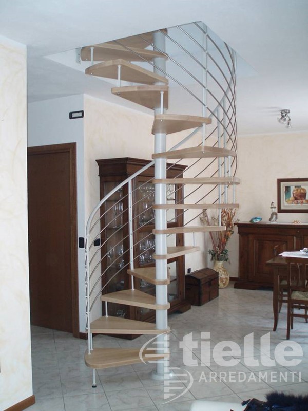 Scala a chiocciola con gradini in legno Scale a Chiocciola
