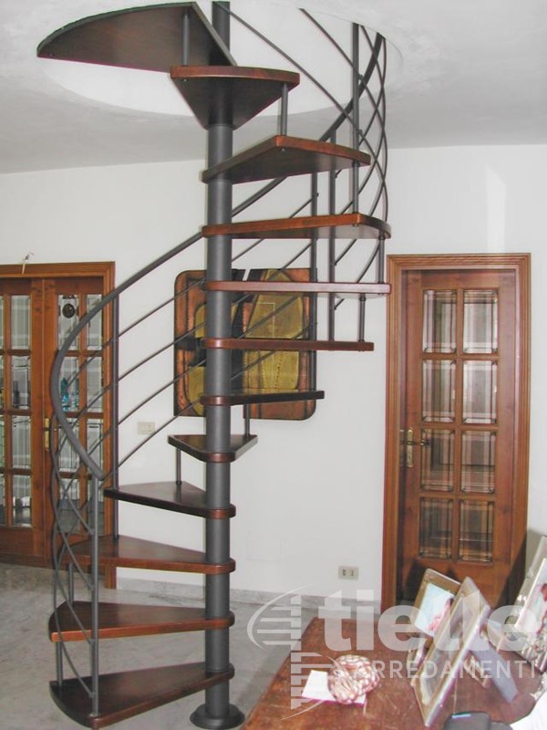 Scala a chiocciola con gradini in legno Scale a Chiocciola