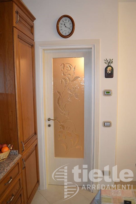 Porta in legno con vetro decoarato Porte