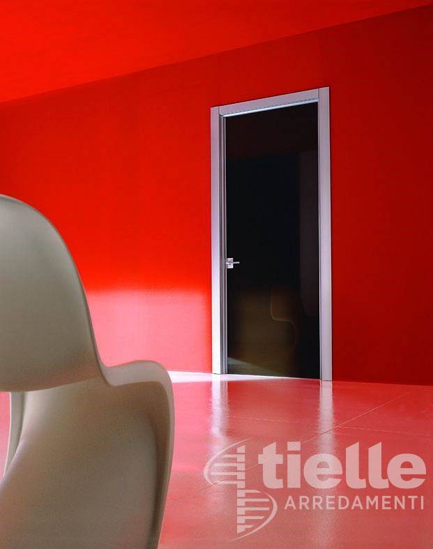 Porta a battente con telaio laccato  Porte