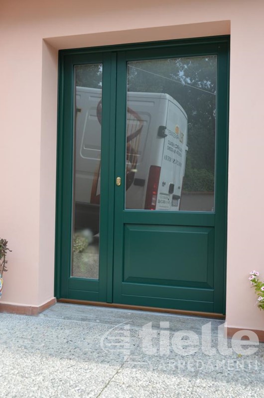 Portone d' ingresso a due ante Infissi